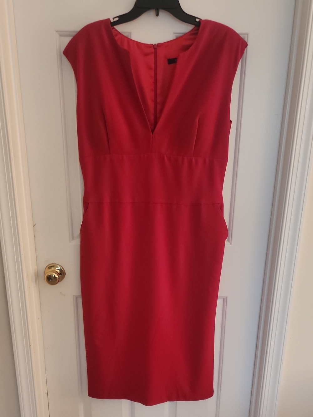 Single Red Midi Cocktai Sheath Dress with V-Neck